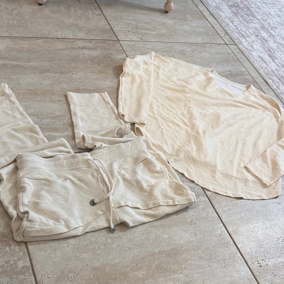 TRACK & FIELD Cream Lounge Set size medium - Picture 1 of 7